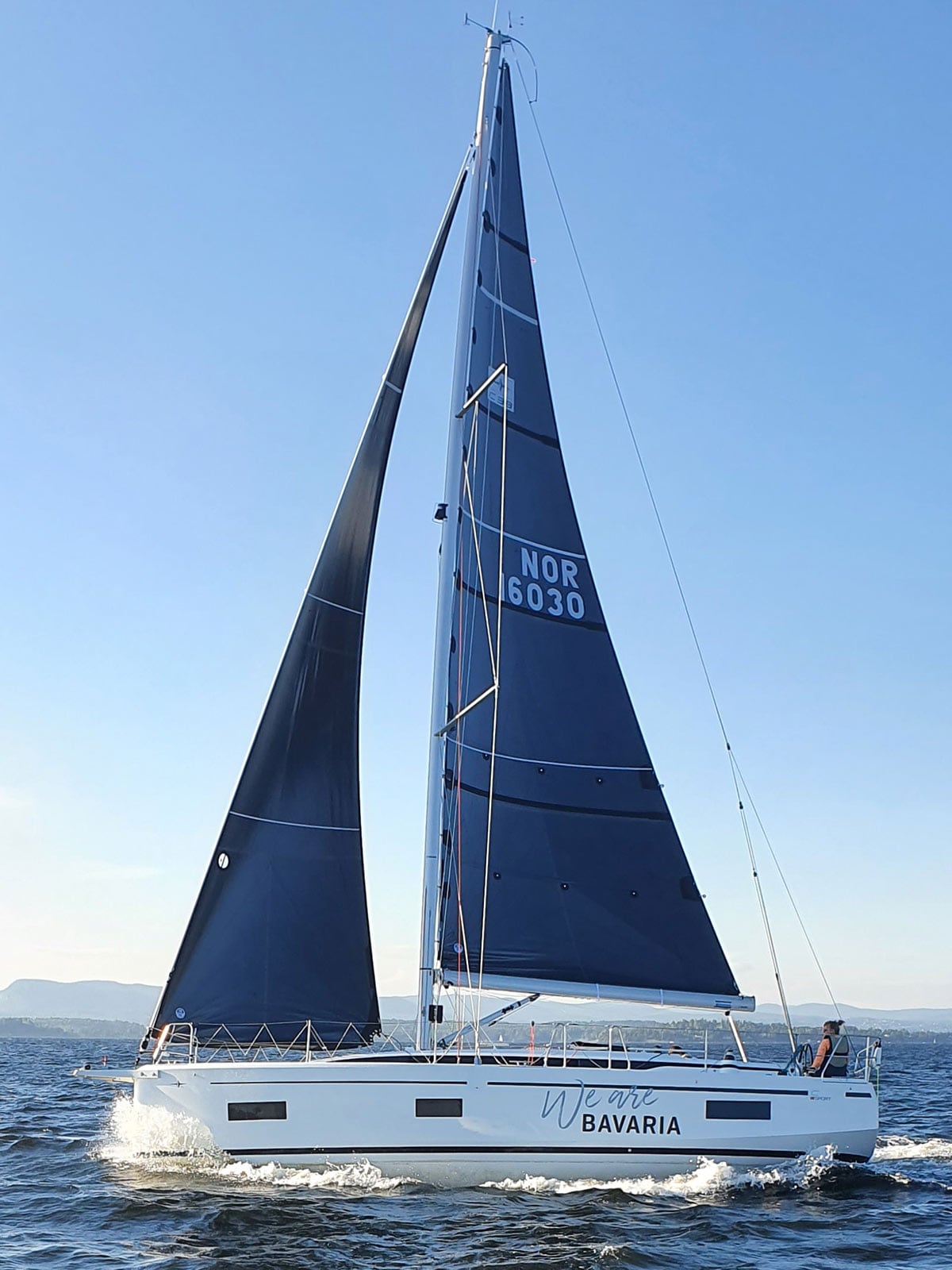 BAVARIA YACHTS - CR38 Content