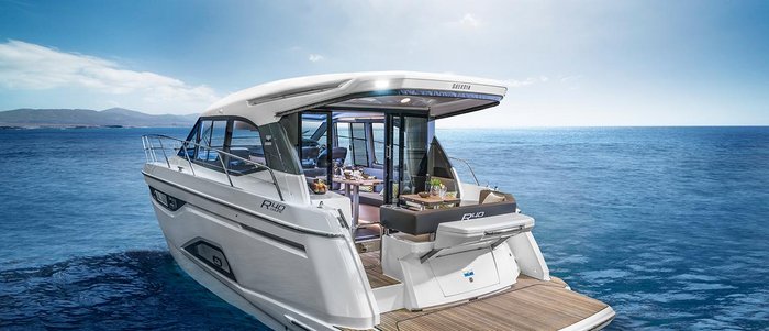 BAVARIA Motorboot R40 COUPE