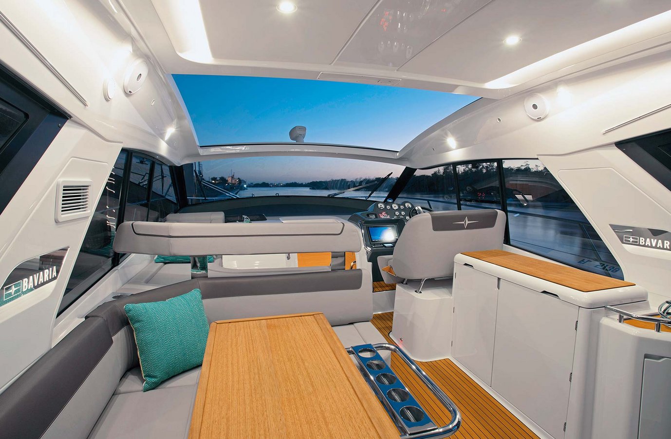 BAVARIA Motorboot S45