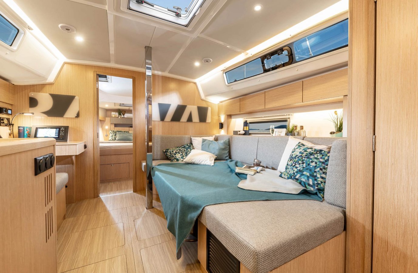 BAVARIA Segelboot C42 