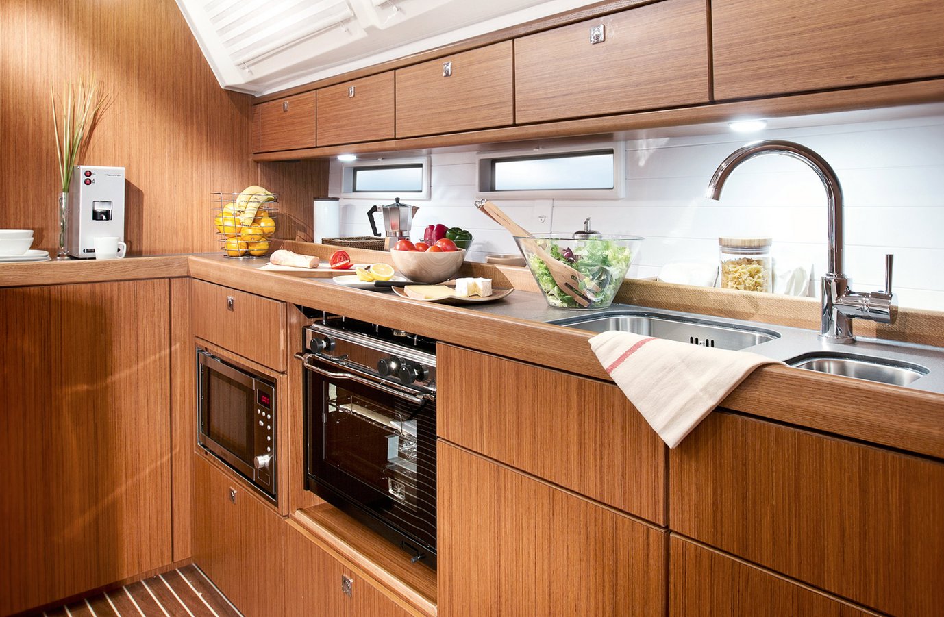 BAVARIA Segelboot Cruiser46