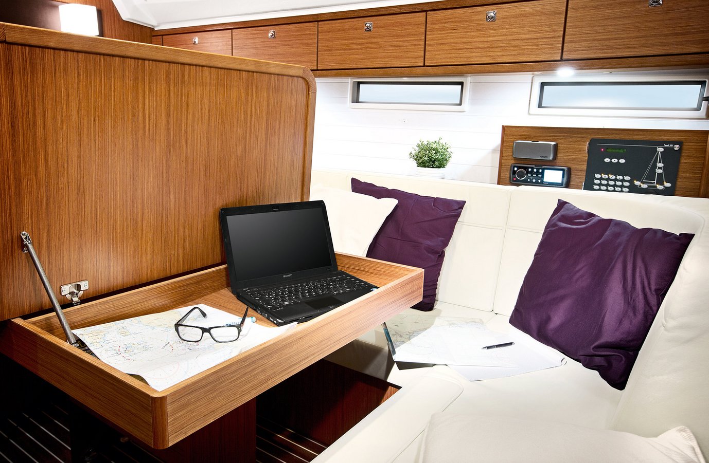 BAVARIA Segelboot Cruiser46