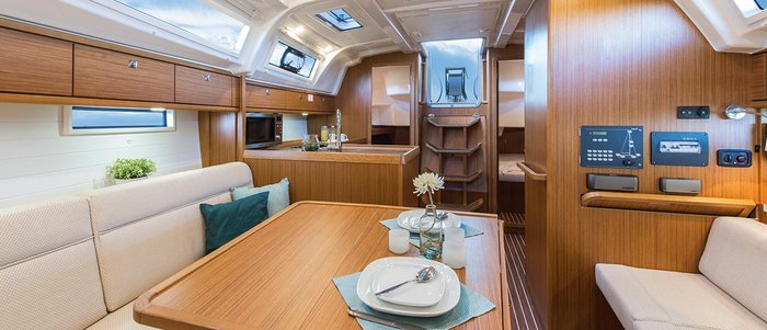 BAVARIA Segelboot Cruiser37