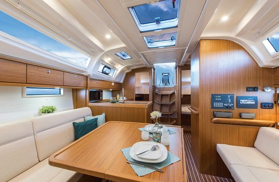 BAVARIA Segelboot Cruiser37